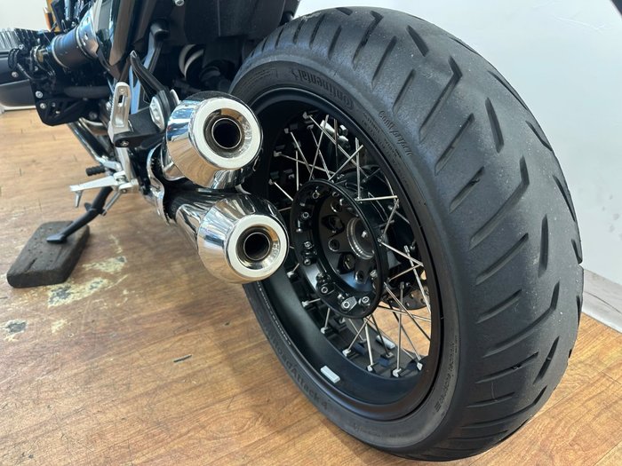 2025 BMW Motorrad R 12 nineT GREEN