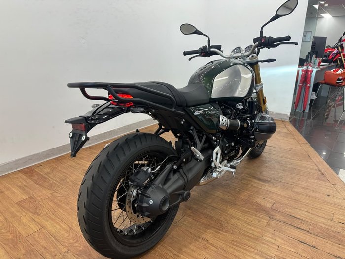 2025 BMW Motorrad R 12 nineT GREEN