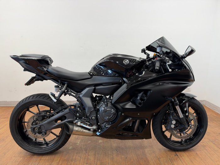 2025 Yamaha YZF-R7LA Black