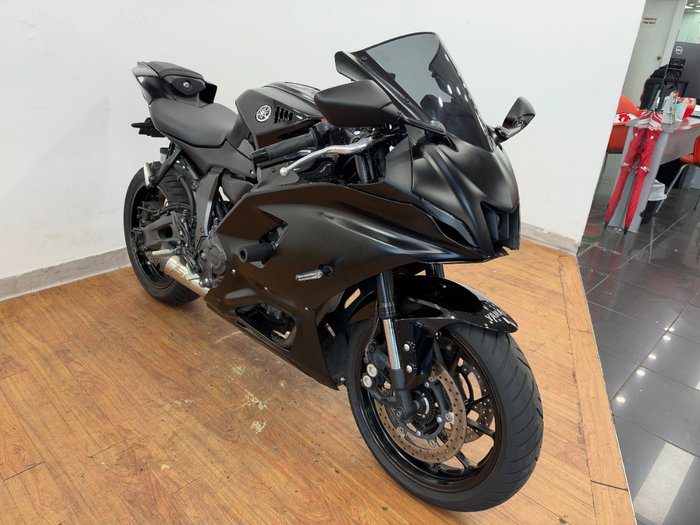 2025 Yamaha YZF-R7LA Black