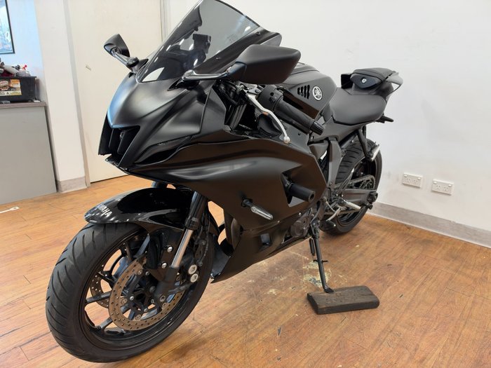2025 Yamaha YZF-R7LA Black