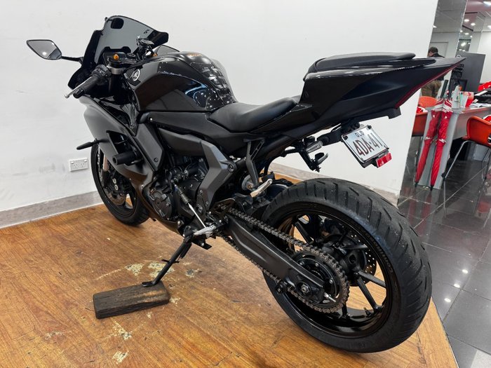 2025 Yamaha YZF-R7LA Black