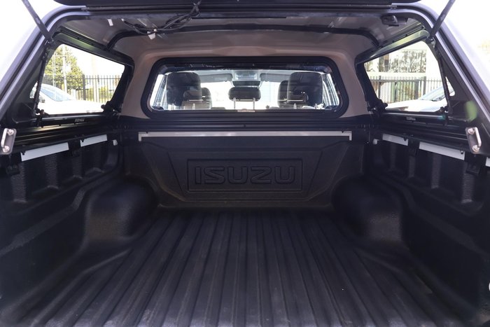 2021 Isuzu D-MAX 8