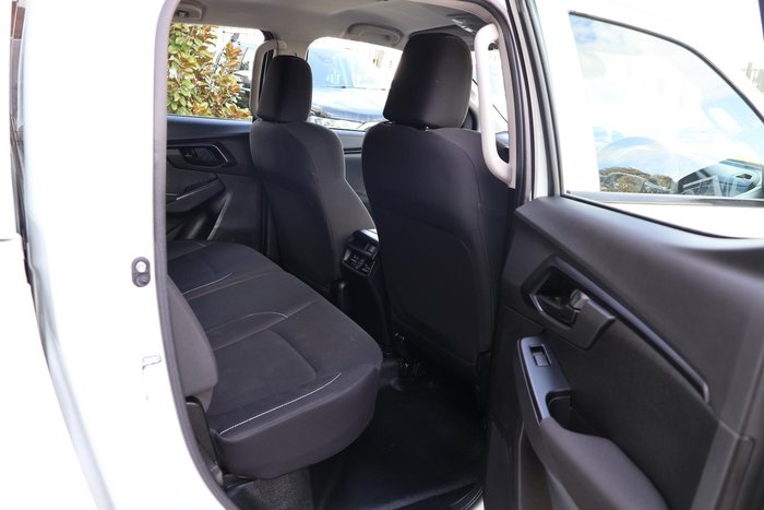 2021 Isuzu D-MAX 15