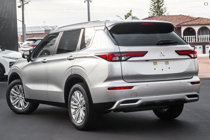 2022 Mitsubishi Outlander LS