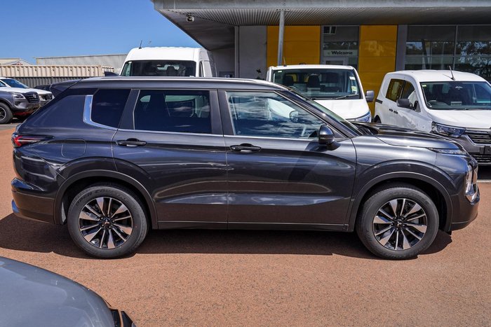 2025 Mitsubishi Outlander LS
