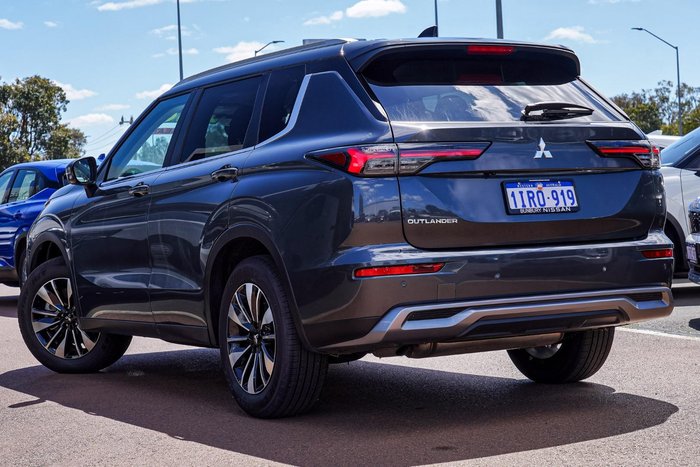2025 Mitsubishi Outlander LS
