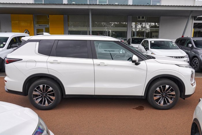 2025 Mitsubishi Outlander LS