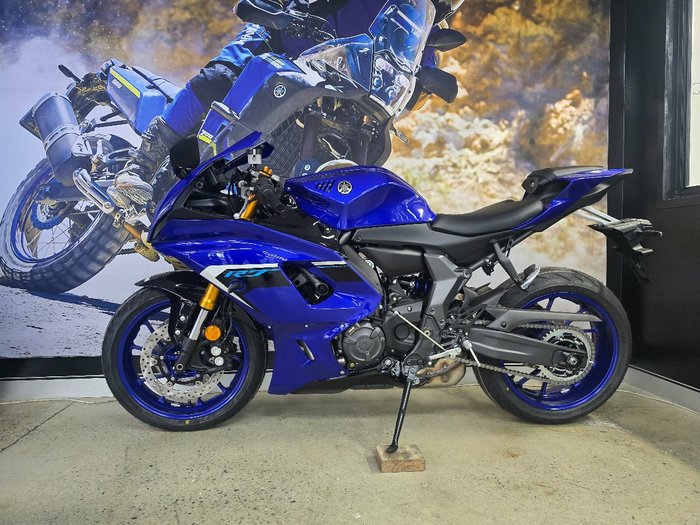 2025 Yamaha YZF-R7LA BLUE