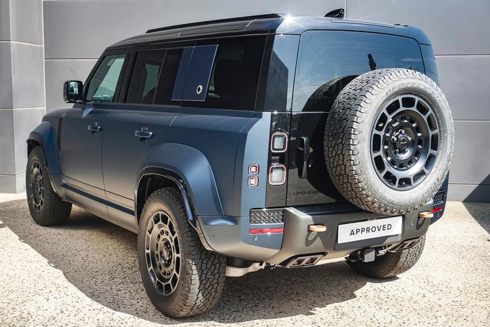 2026 Land Rover Defender 110 P635 OCTA