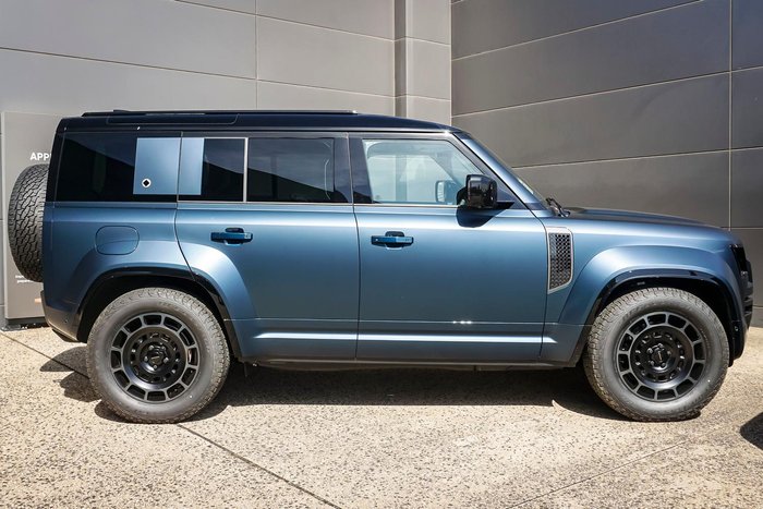 2026 Land Rover Defender 110 P635 OCTA