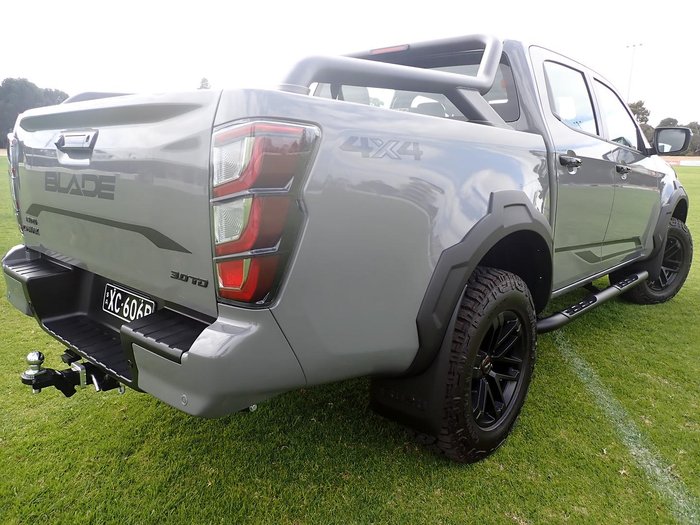 2025 Isuzu D-MAX BLADE