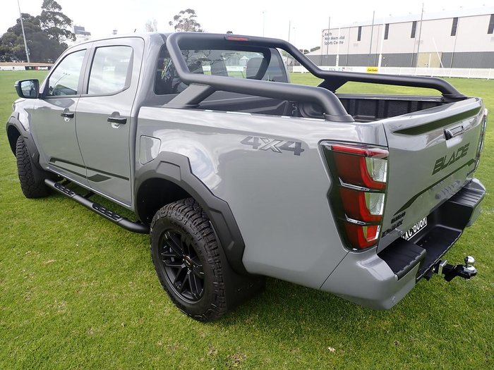 2025 Isuzu D-MAX BLADE