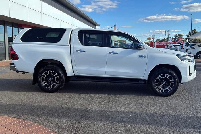 2022 Toyota Hilux SR5