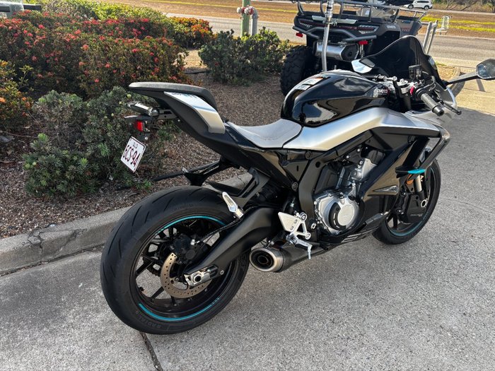 2025 CFMOTO 2025 CF Moto 675CC 675SR-R ABS NEBULA BLACK