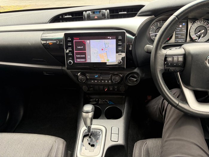 2022 Toyota Hilux SR5