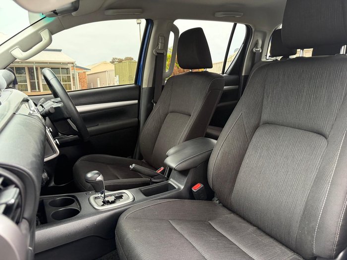 2022 Toyota Hilux SR5