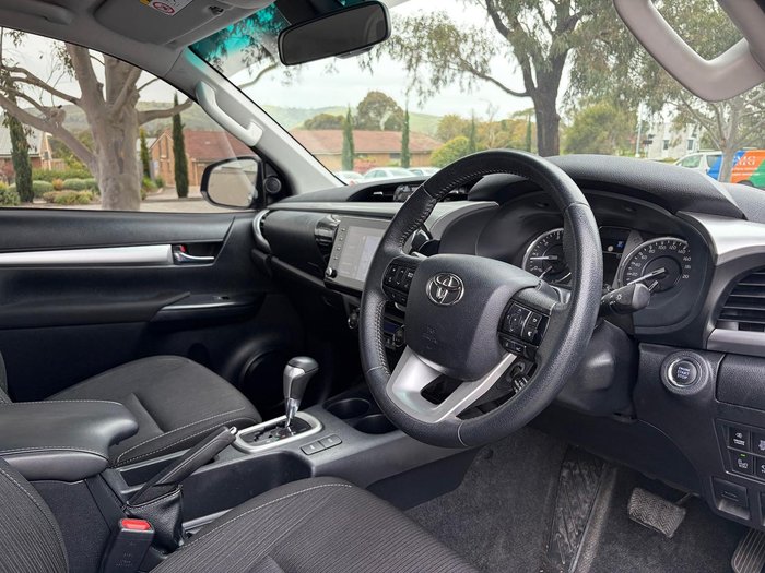 2022 Toyota Hilux SR5