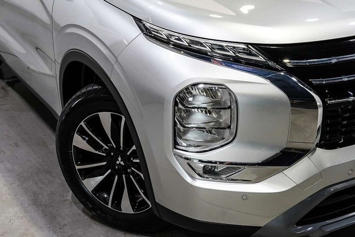 2025 Mitsubishi Outlander LS