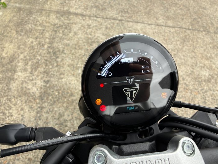 2025 Triumph TRIDENT 660 BLACK