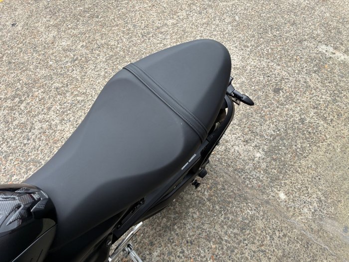 2025 Triumph TRIDENT 660 BLACK