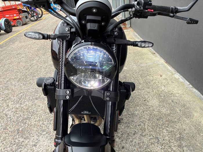 2025 Triumph TRIDENT 660 BLACK