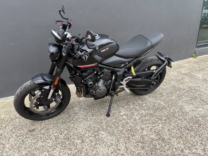 2025 Triumph TRIDENT 660 BLACK