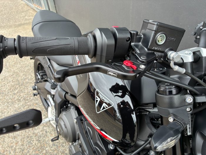 2025 Triumph TRIDENT 660 BLACK
