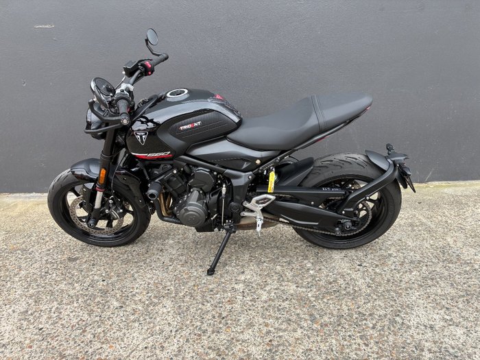 2025 Triumph TRIDENT 660 BLACK