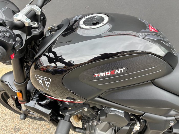 2025 Triumph TRIDENT 660 BLACK
