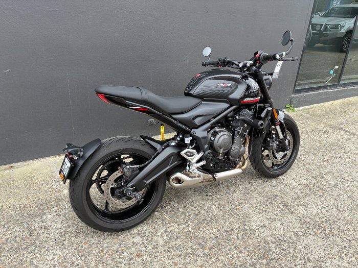 2025 Triumph TRIDENT 660 BLACK