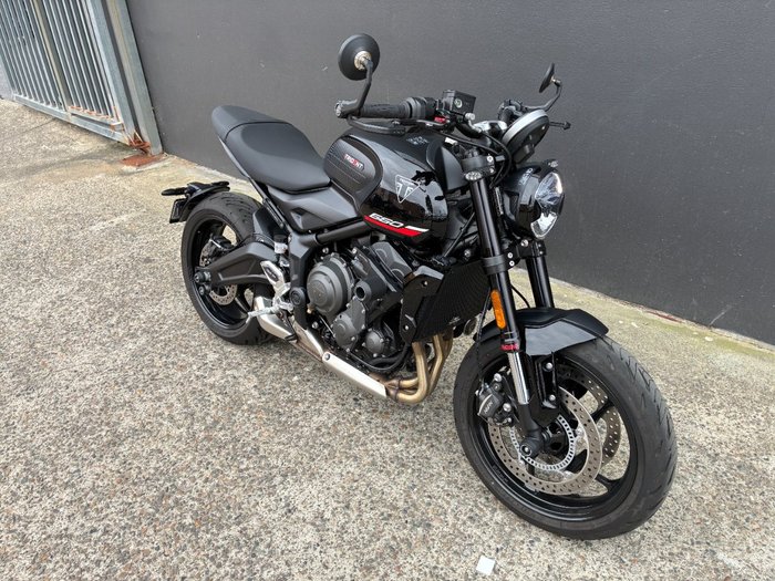 2025 Triumph TRIDENT 660 BLACK