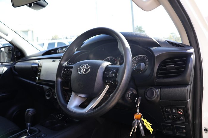 2021 Toyota Hilux 11