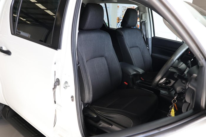 2021 Toyota Hilux 12