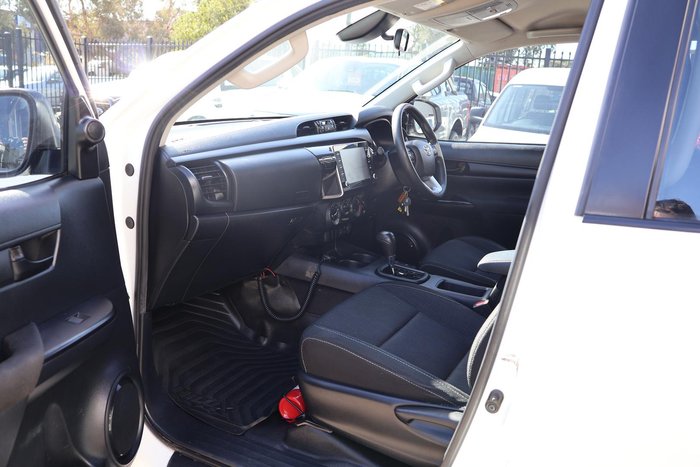 2021 Toyota Hilux 13