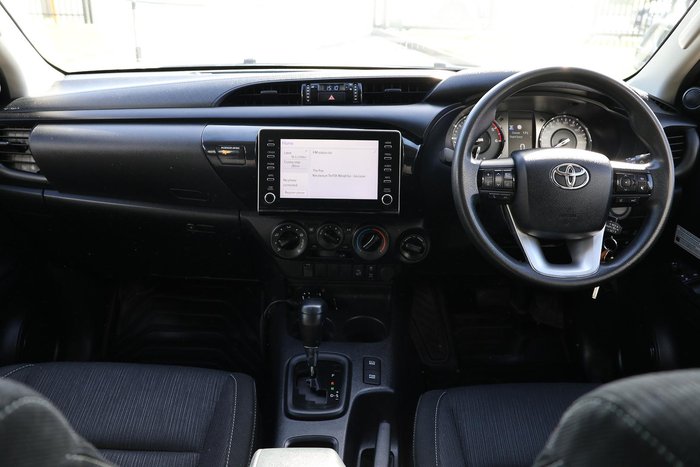 2021 Toyota Hilux 17