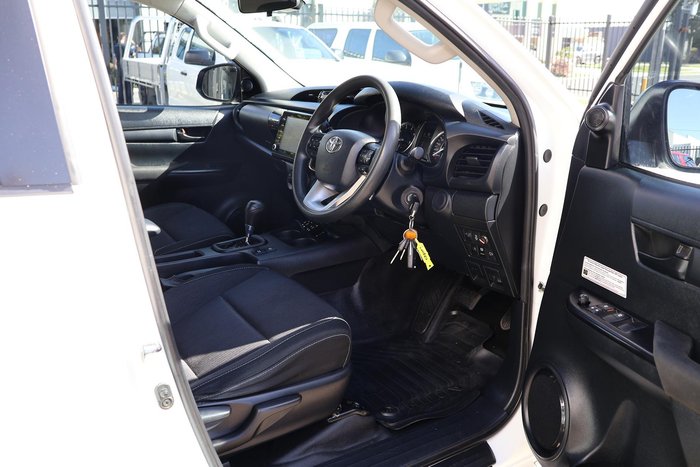 2021 Toyota Hilux 10