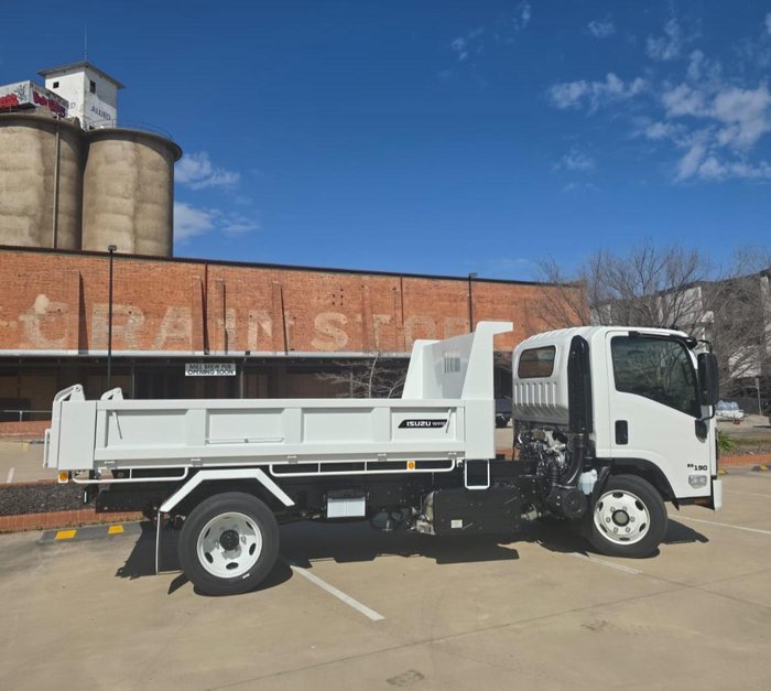2026 Isuzu N Series NQR 88/80-190 AM D38 Tipper