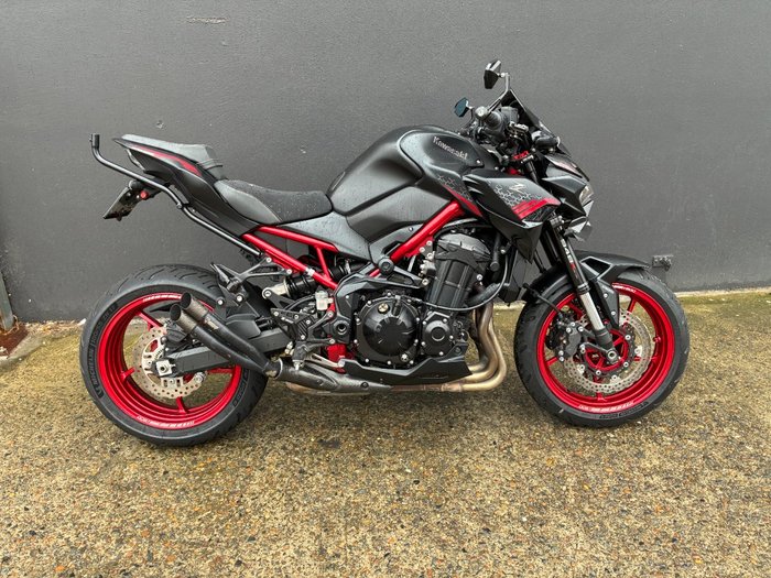 2021 Kawasaki Z900 SUPERNAKED (ZR900) GREY