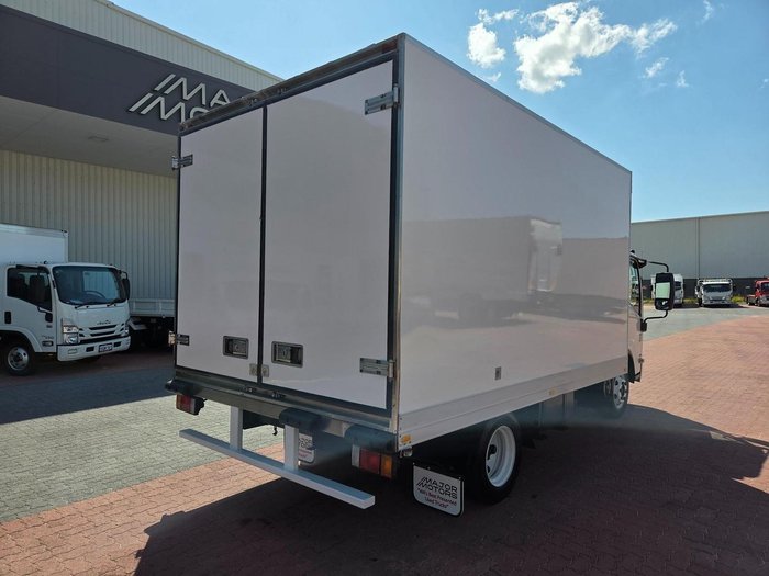 2011 Isuzu Npr400 Auto 6 Pallet Minus 18 Freezer