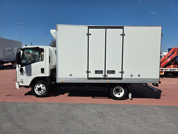 2011 Isuzu Npr400 Auto 6 Pallet Minus 18 Freezer