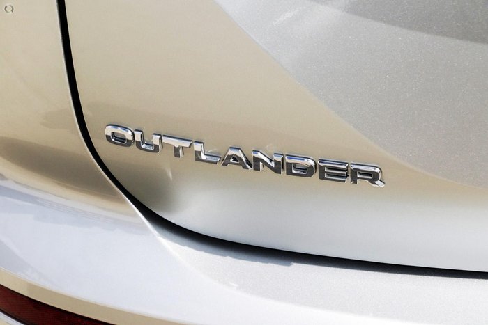 2026 Mitsubishi Outlander ES ZM MY26 Sterling Silver