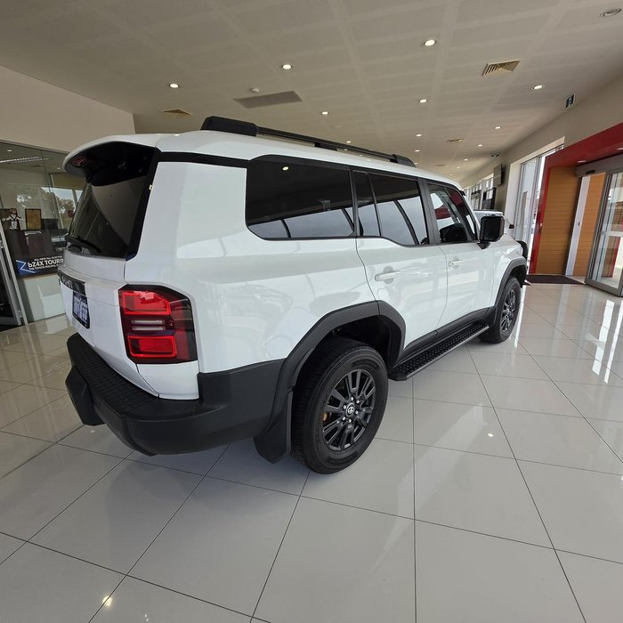 2024 Toyota Landcruiser Prado