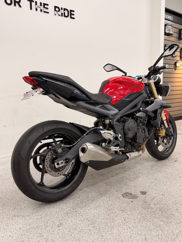 Triumph 2015 TRIUMPH 660CC STREET TRIPLE LAMS Red