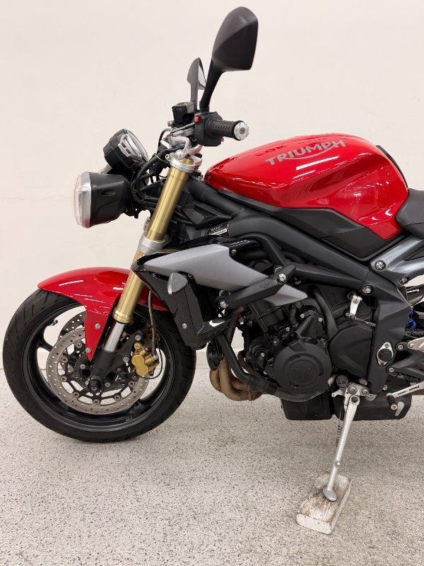 Triumph 2015 TRIUMPH 660CC STREET TRIPLE LAMS Red
