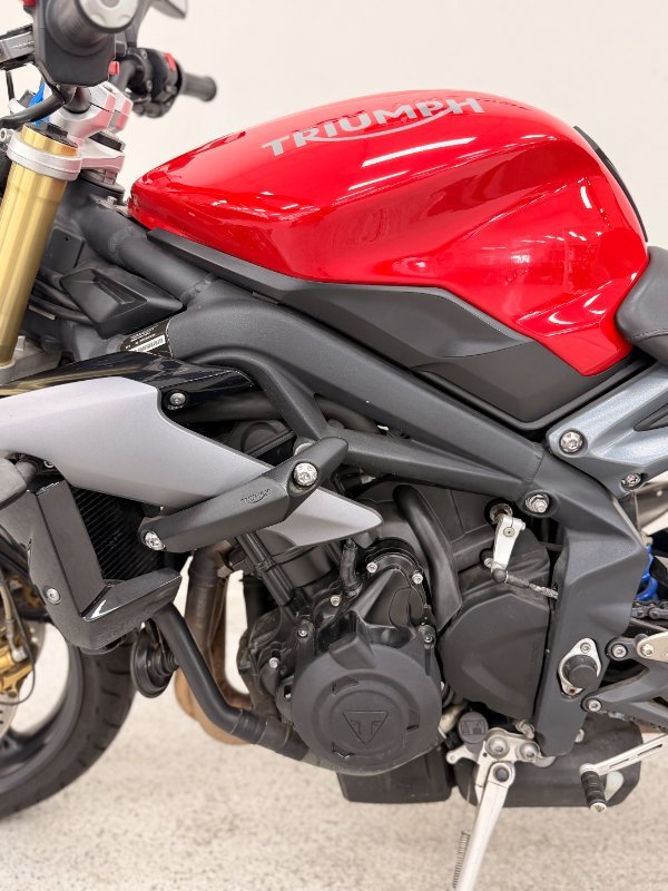 Triumph 2015 TRIUMPH 660CC STREET TRIPLE LAMS Red
