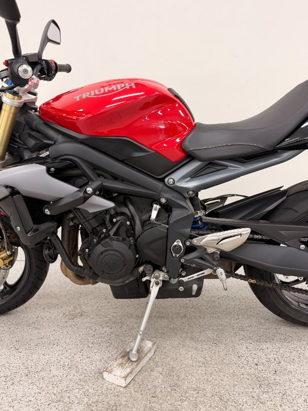 Triumph 2015 TRIUMPH 660CC STREET TRIPLE LAMS Red