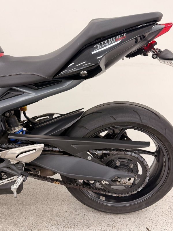 Triumph 2015 TRIUMPH 660CC STREET TRIPLE LAMS Red