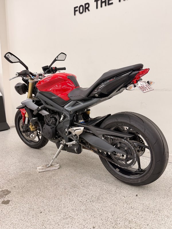 Triumph 2015 TRIUMPH 660CC STREET TRIPLE LAMS Red