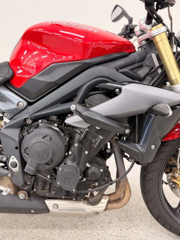 Triumph 2015 TRIUMPH 660CC STREET TRIPLE LAMS Red